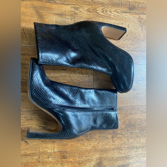 Maison Margiela black croc tabi boots- Never Worn - Picture 3 of 6